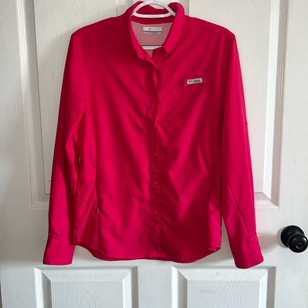 Looks red but is hot pink Columbia pfg shirt
